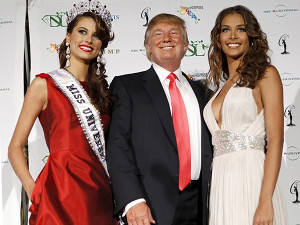Miss Universe 2009 Fernandez stands with Trump and Miss Universe 2008 Mendoza after winning the crown at Atlantis on Paradise Island